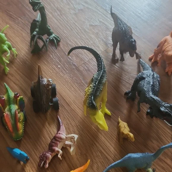 Dinosaur Toy Set for Kids 39 Total - Picture 4 of 6